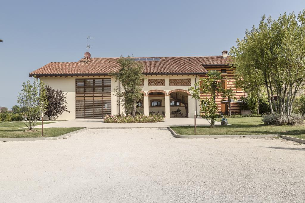 シルミオーネ Cascina Borghettaヴィラ エクステリア 写真